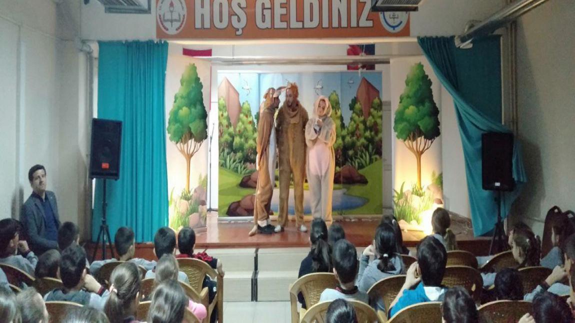 Okulumuz Öğrencilerine Tiyatro Gösterisi